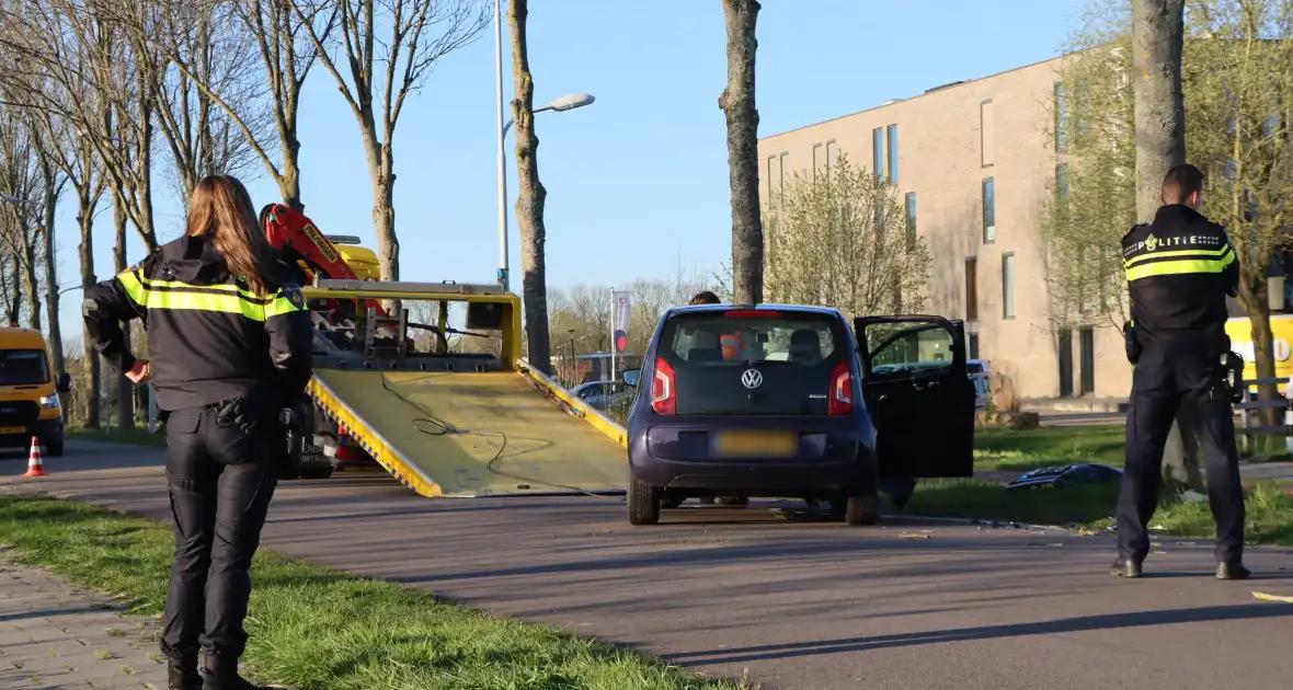 Bestuurder botst tegen boom - Foto 5