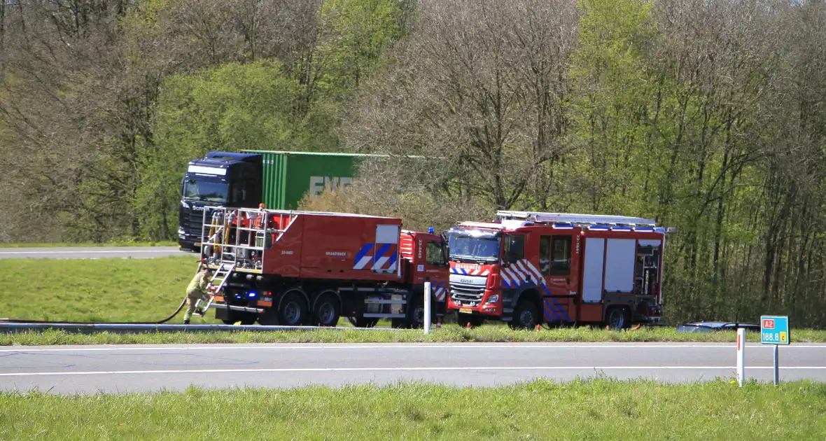 Brand verwoest bakwagen op snelweg - Foto 2