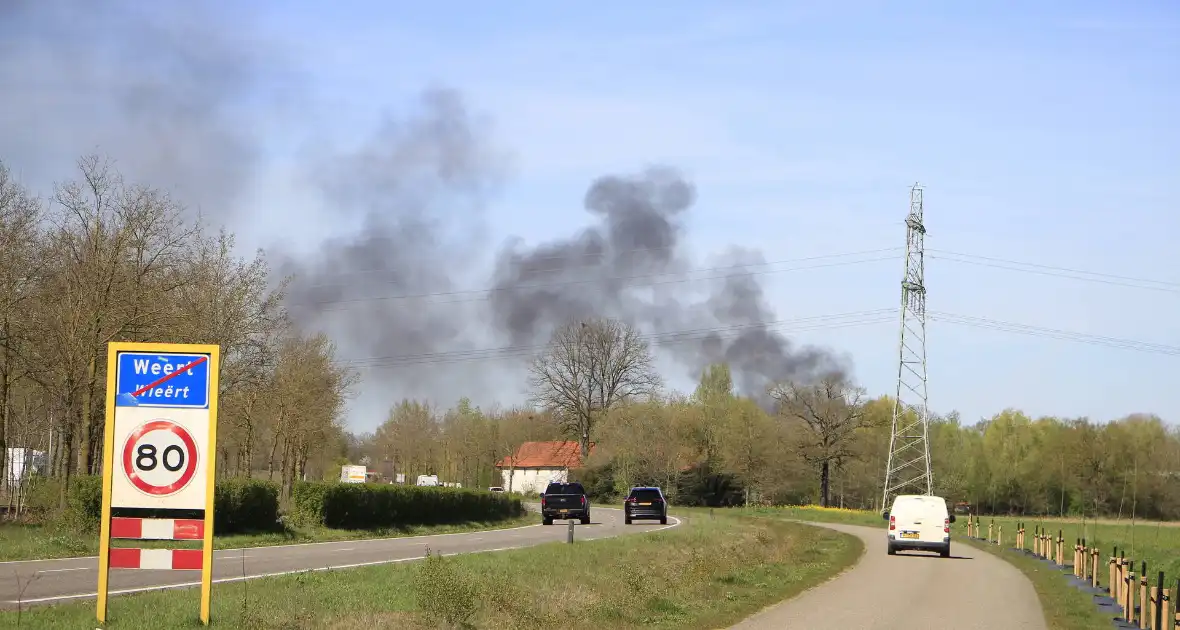 Brand verwoest bakwagen op snelweg - Foto 6