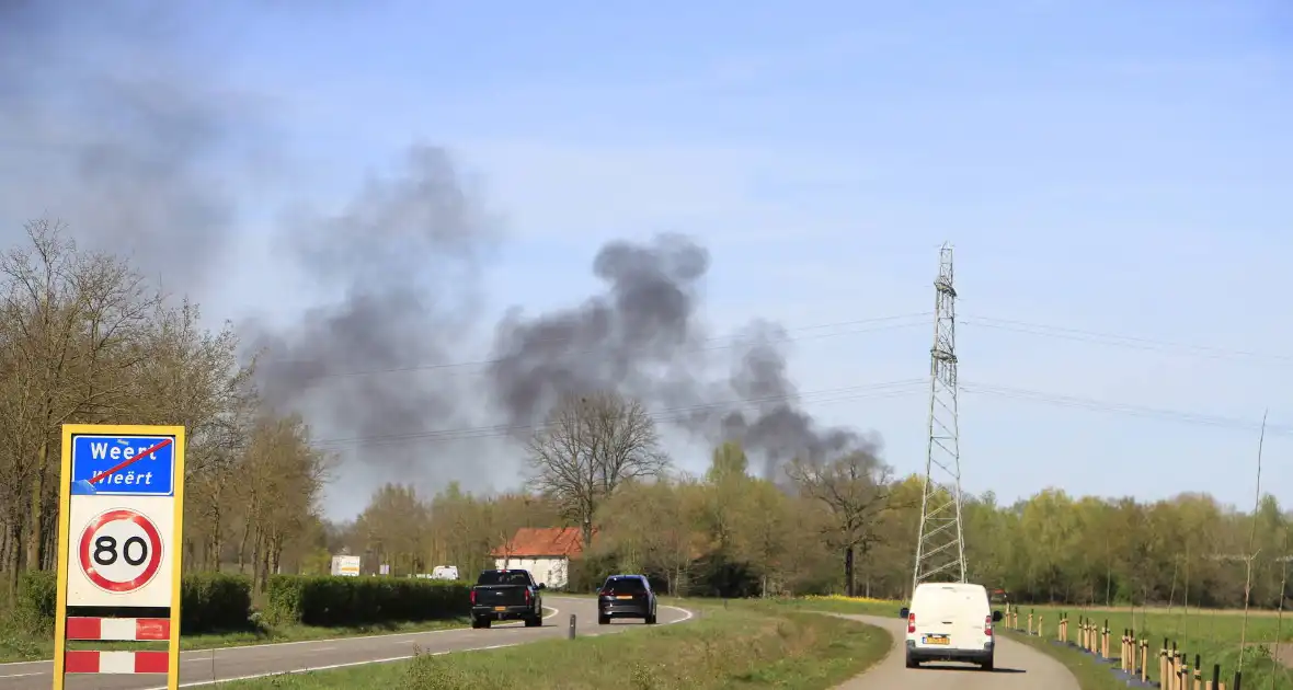 Brand verwoest bakwagen op snelweg - Foto 7
