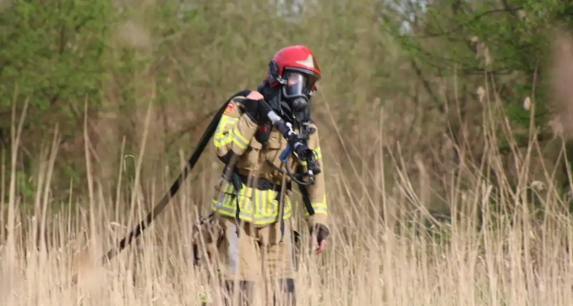 Brand in rietgebied snel geblust - Foto 14