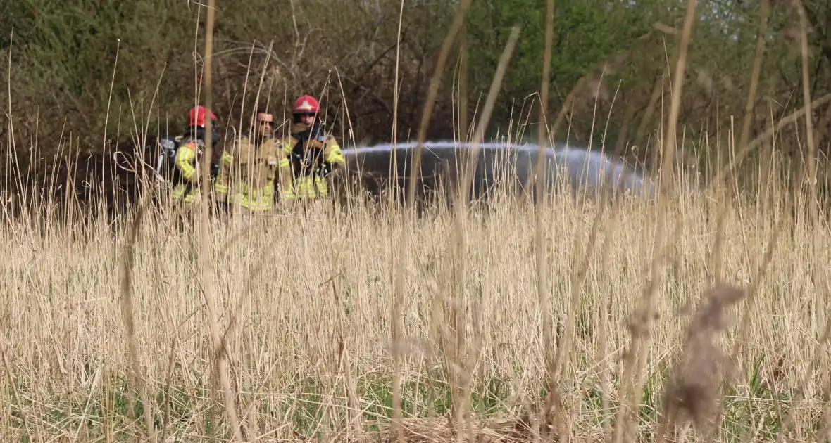 Brand in rietgebied snel geblust - Foto 17