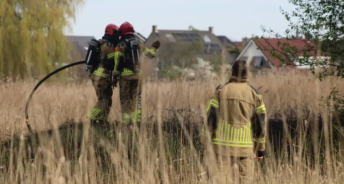Brand in rietgebied snel geblust - Foto 6