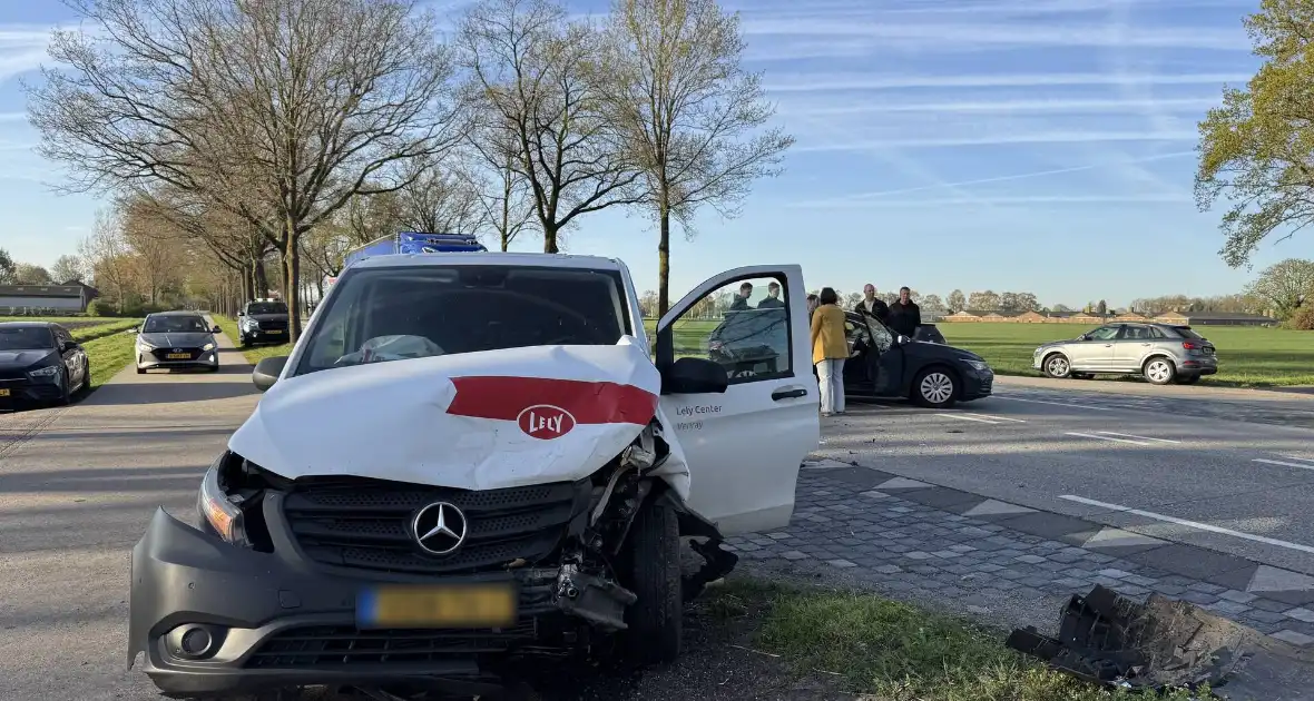 Forse aanrijding veroorzaakt verkeershinder - Foto 1
