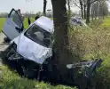 Zware aanrijding leidt tot voertuigen in sloot