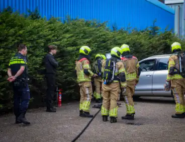 Beginnende autobrand in werkplaats snel geblust
