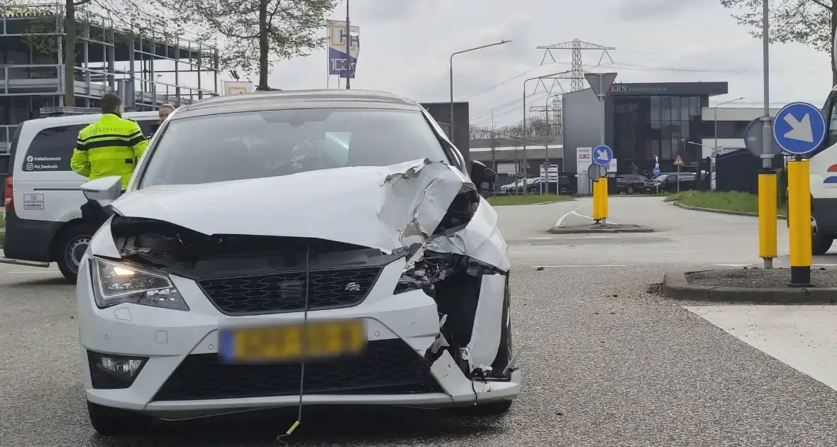 Ongeval tussen personenwagen en lijnbus - Foto 2