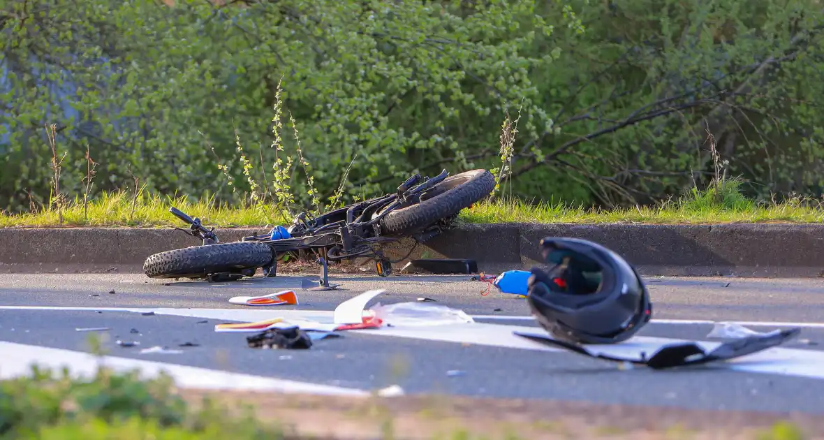 Zware aanrijding tussen motorfiets en fatbike - Foto 3