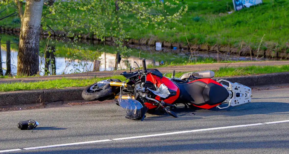 Zware aanrijding tussen motorfiets en fatbike - Foto 8