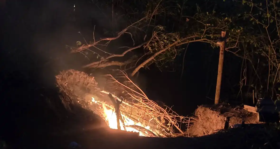 Buitenbrand in Katwijk vermoedelijk aangestoken - Foto 1