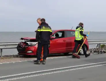 Kopstaartbotsing veroorzaakt schade aan voertuigen