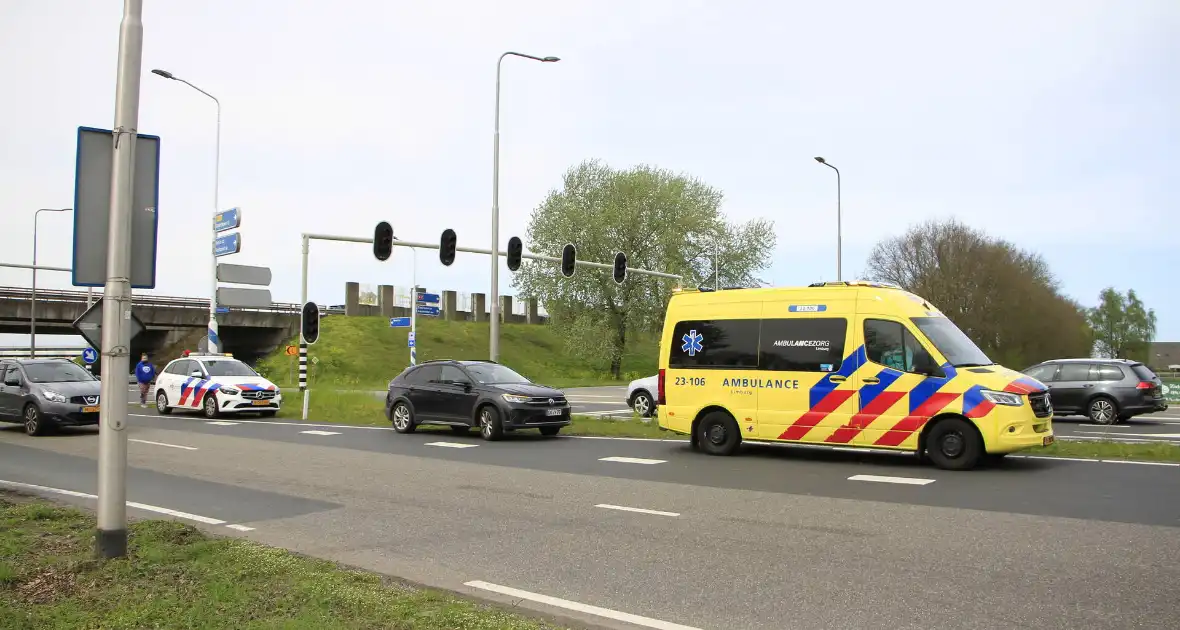 Ongeval met meerdere beschadigde voertuigen - Foto 1