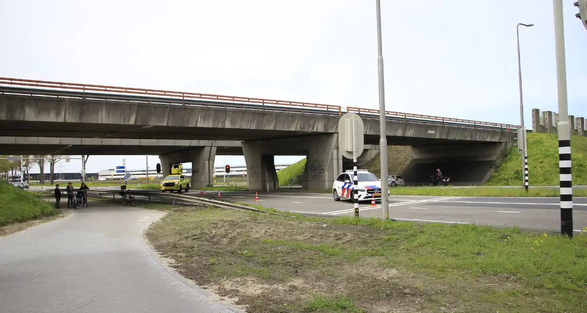 Ongeval met meerdere beschadigde voertuigen - Foto 2