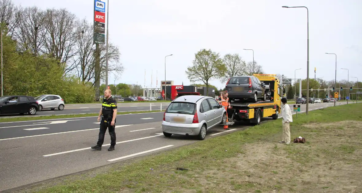 Ongeval met meerdere beschadigde voertuigen - Foto 4