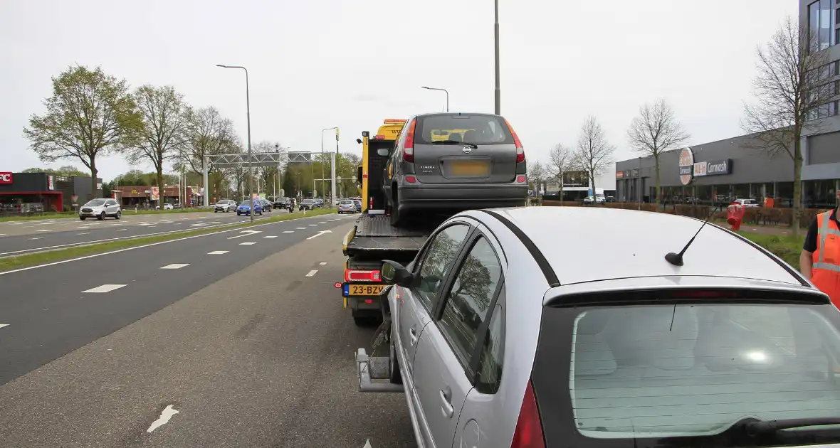 Ongeval met meerdere beschadigde voertuigen - Foto 7