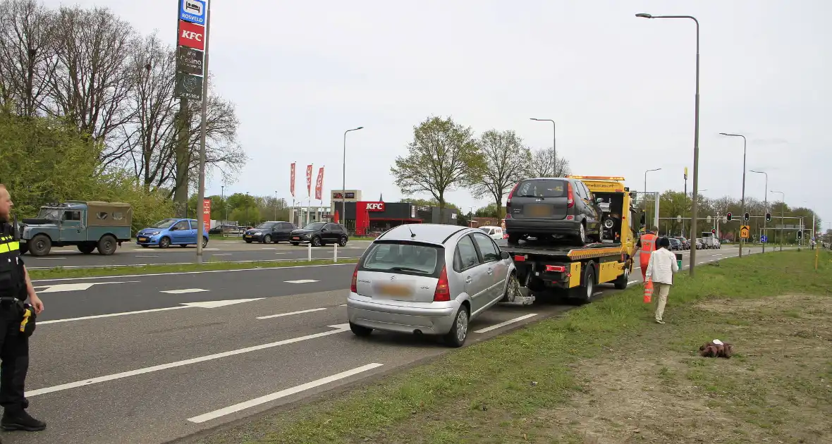 Ongeval met meerdere beschadigde voertuigen - Foto 8