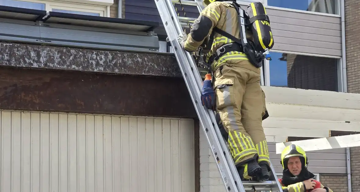 Brandweer blust kleine nabij schuur - Foto 1