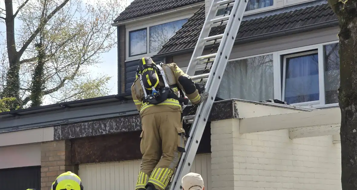 Brandweer blust kleine nabij schuur - Foto 3