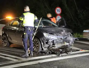 Botsing tussen twee auto's leidt tot flinke schade