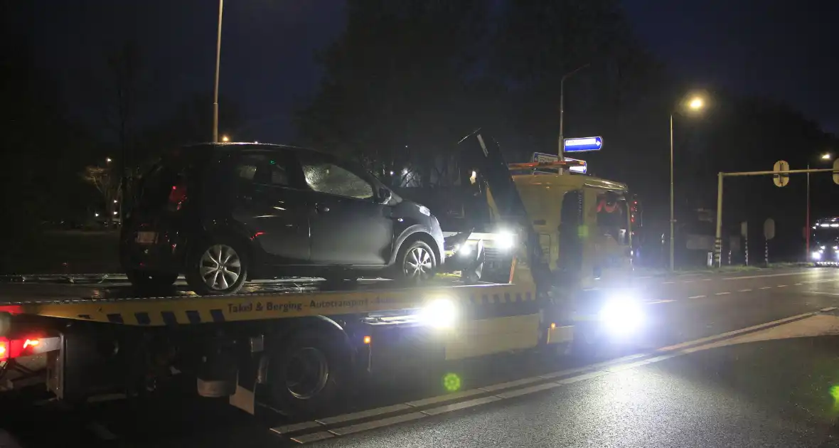 Botsing tussen twee auto's leidt tot flinke schade - Foto 10
