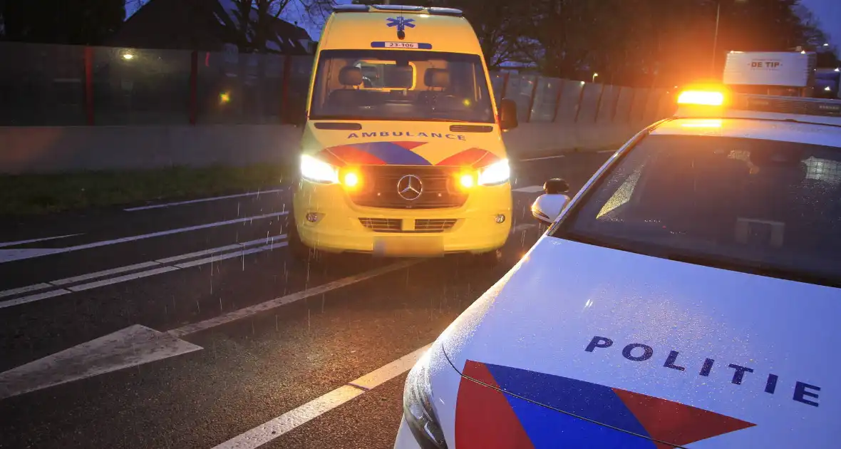 Botsing tussen twee auto's leidt tot flinke schade - Foto 4