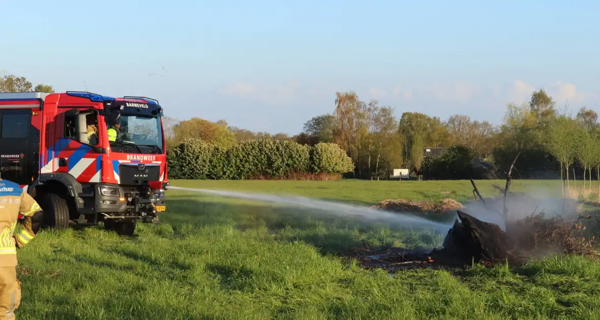 Buitenbrand in weiland geblust