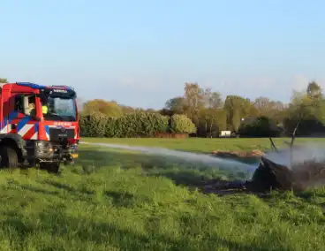 Buitenbrand in weiland geblust
