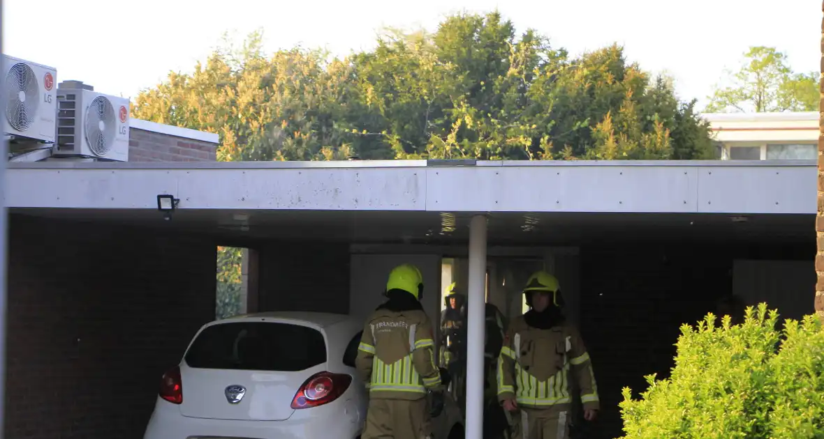 Buitenbrand in Weert zorgt voor schade aan garage - Foto 8