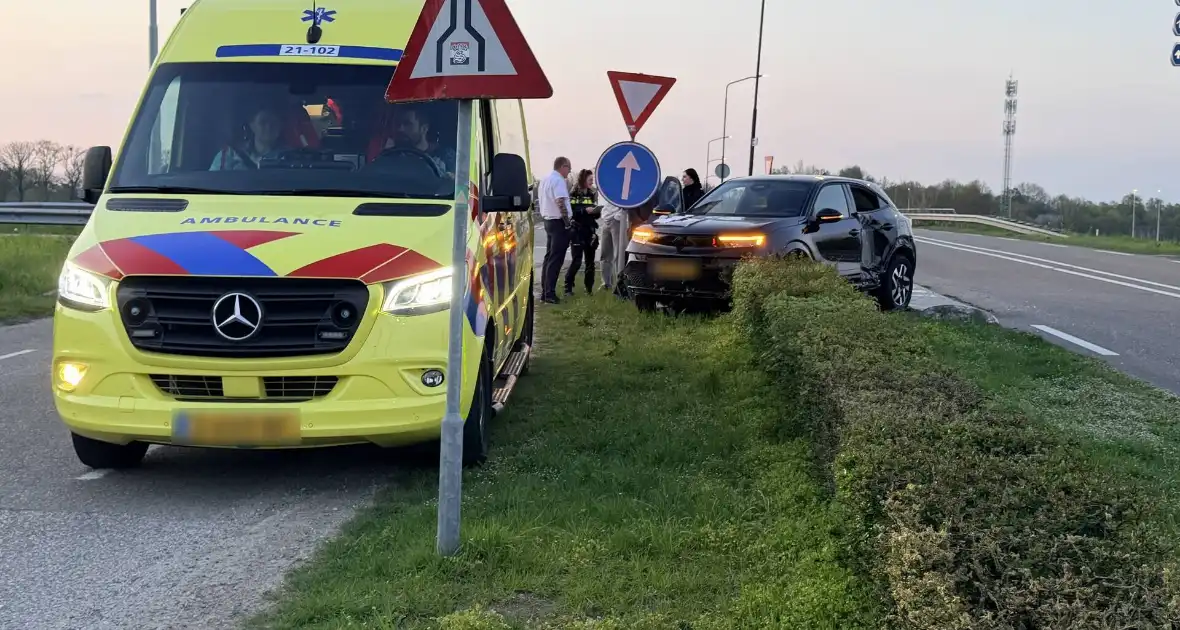 Ongeval tussen stadsbus en auto zonder gewonden - Foto 5