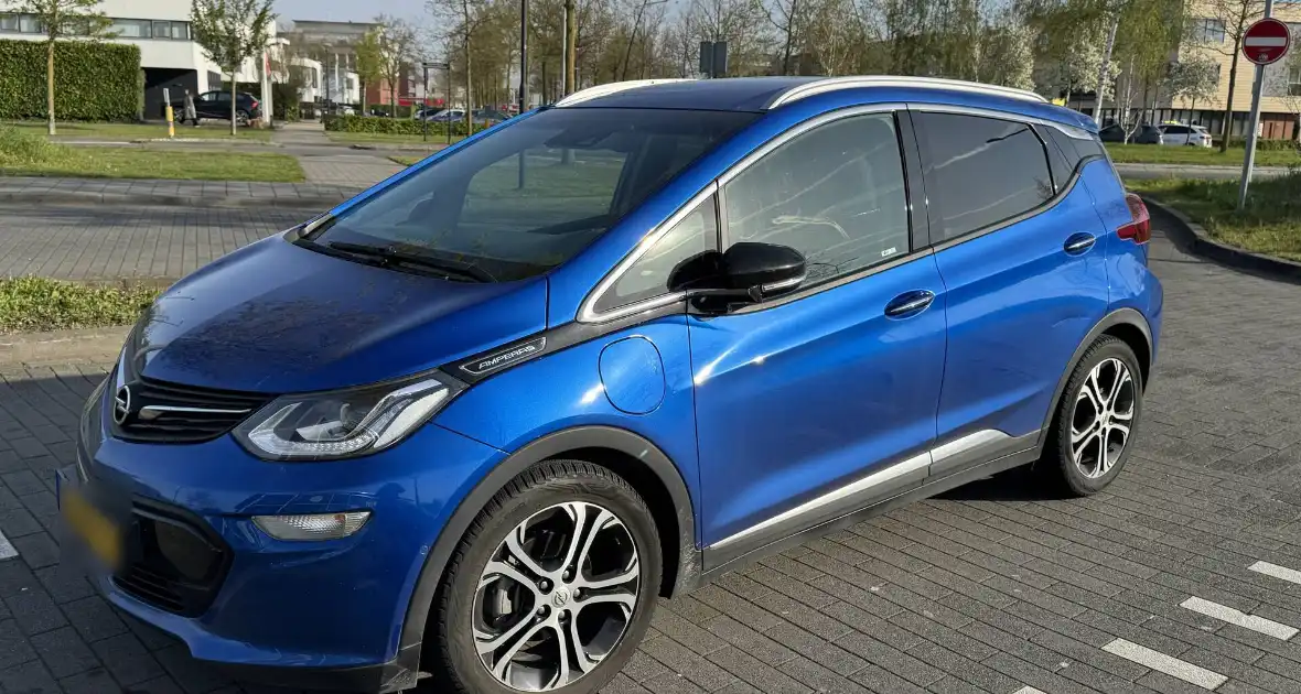 Vrouw op fiets gewond na aanrijding met auto - Foto 5
