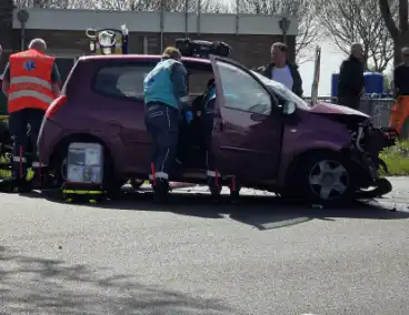Frontale aanrijding tussen twee auto's