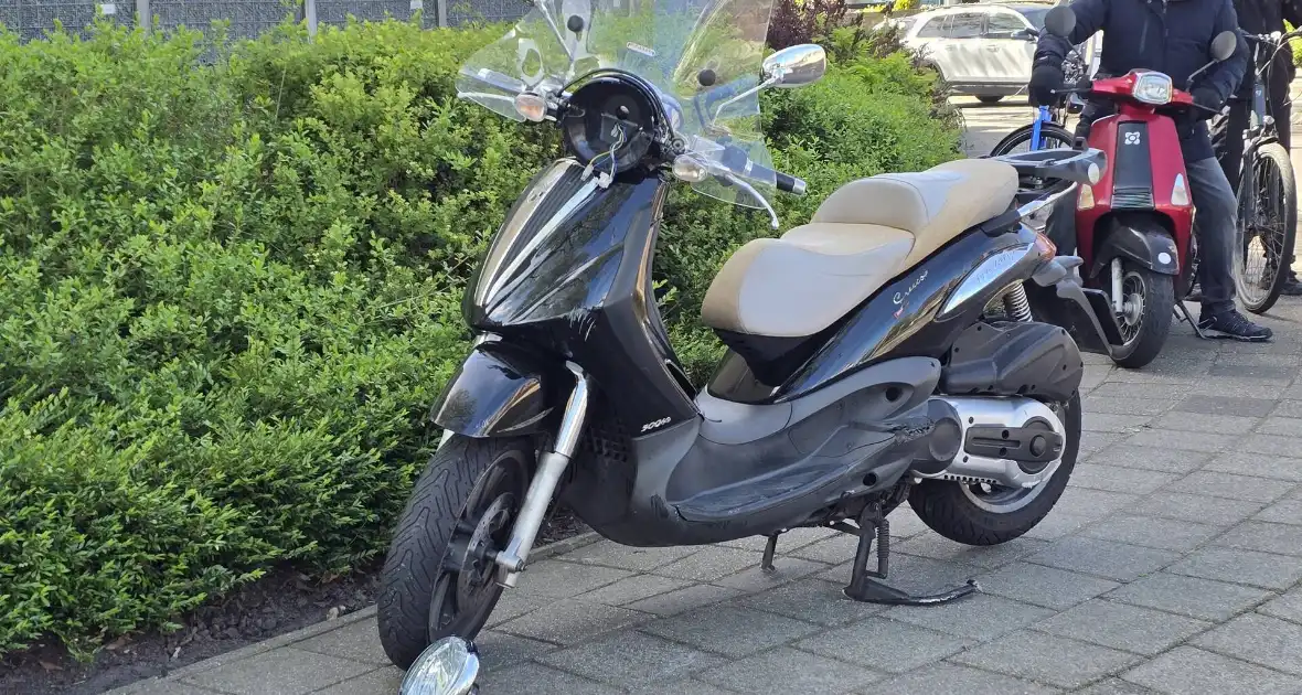 Ongeval tussen auto en motorscooter - Foto 20