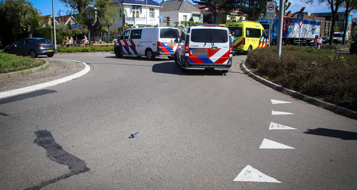 Ongeval tussen auto en motorscooter - Foto 6