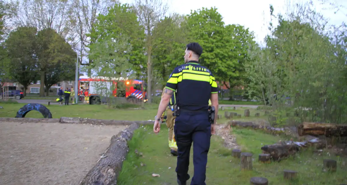 Jeugd ontdekt brand en schakelt hulpdiensten in