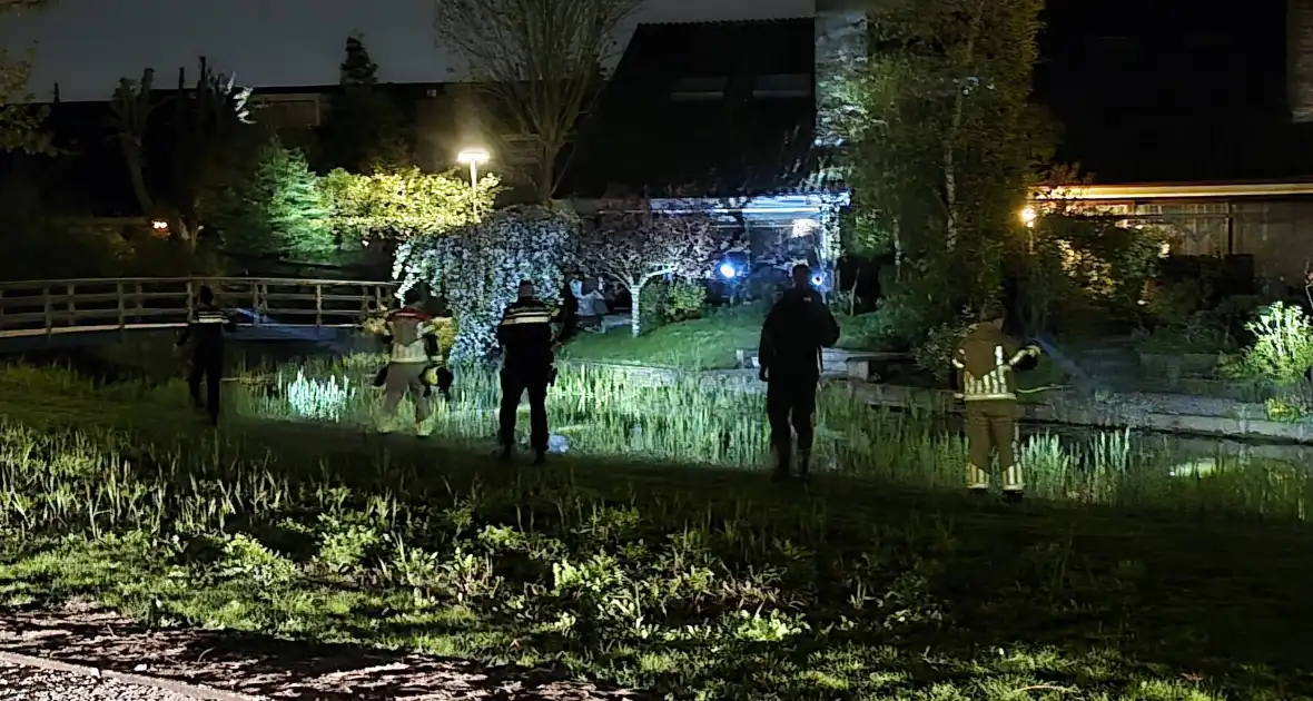 Duikers te water na aantreffen fiets langs waterkant - Foto 7