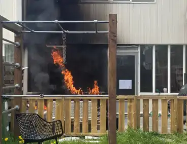 Buitenbrand overslaat naar woning