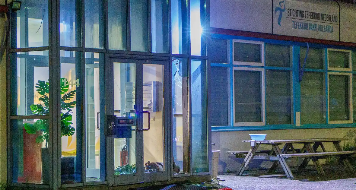 Explosie zorgt voor aanzienlijke schade - Foto 1