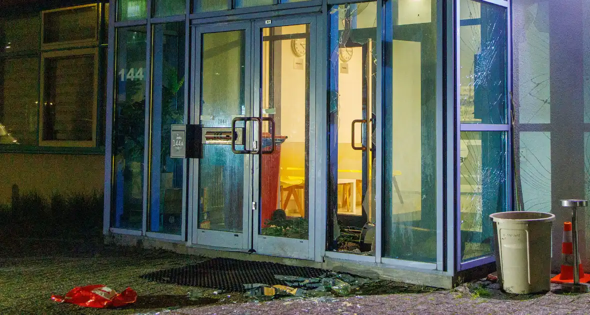Explosie zorgt voor aanzienlijke schade - Foto 2