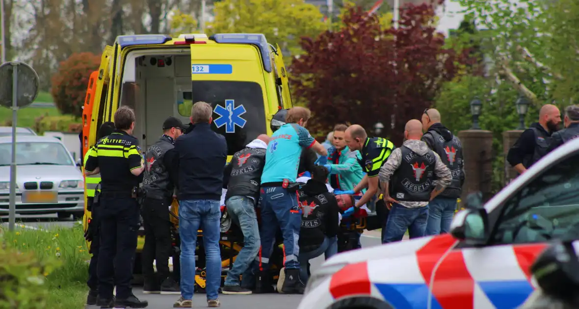 Motorrijder met spoed naar ziekenhuis na valpartij - Foto 5