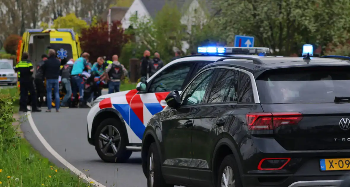 Motorrijder met spoed naar ziekenhuis na valpartij - Foto 7