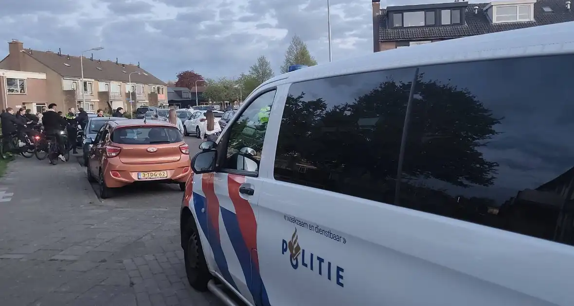 Dader op de vlucht na steekpartij