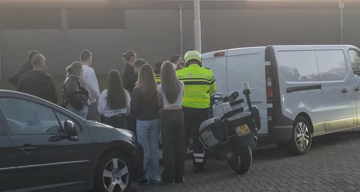 Dader op de vlucht na steekpartij - Foto 5