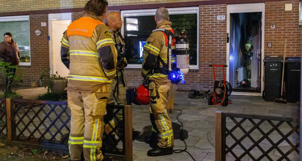 Woningbrand snel onder controle na middelbrand - Foto 4