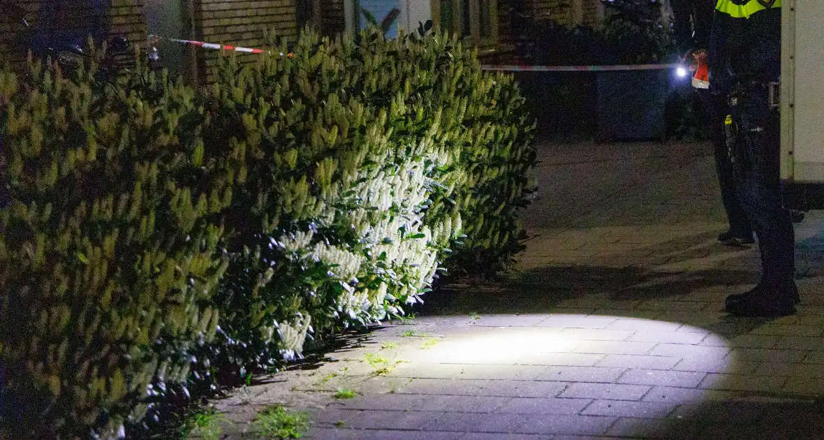 Explosief zorgt voor brand bij woning - Foto 1
