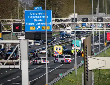 Aanrijding tussen auto en vrachtwagen leidt tot file