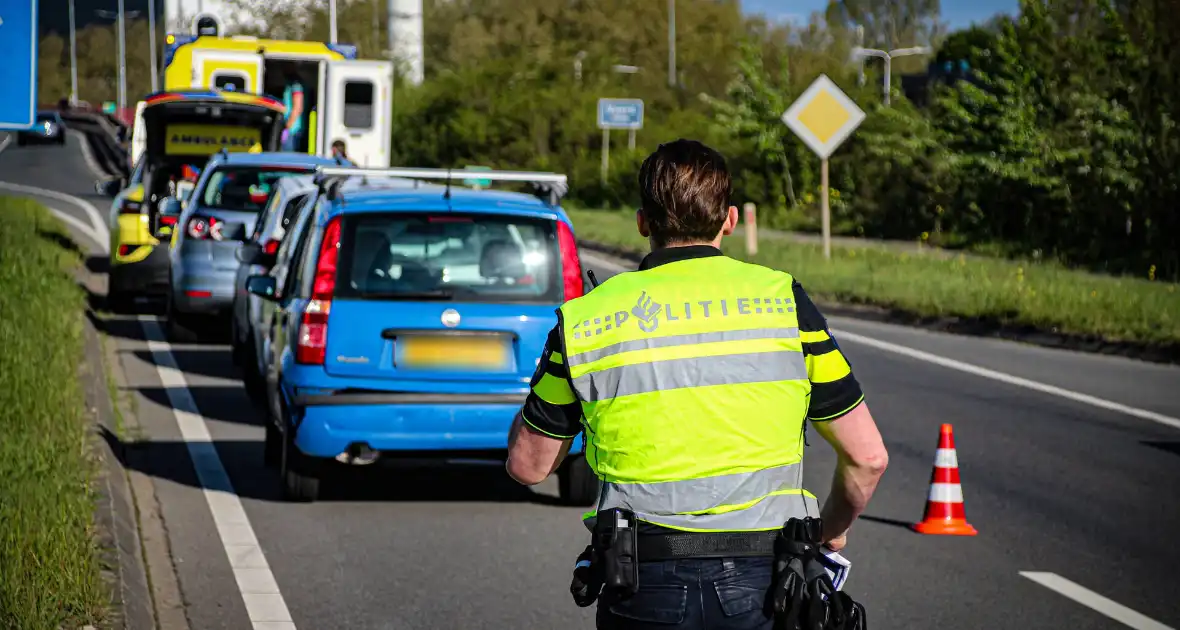 Kettingbotsing na ongeval tussen lijnbus en vrachtwagentje