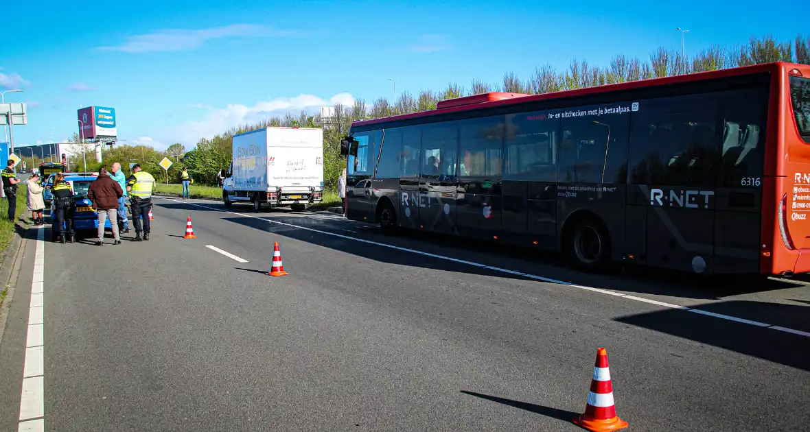 Kettingbotsing na ongeval tussen lijnbus en vrachtwagentje - Foto 5