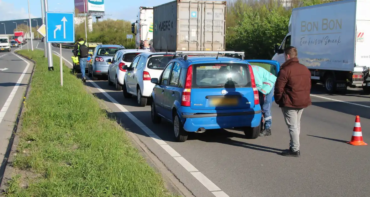 Kettingbotsing na ongeval tussen lijnbus en vrachtwagentje - Foto 6