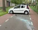 Auto botst tegen boom, bestuurder ongedeerd