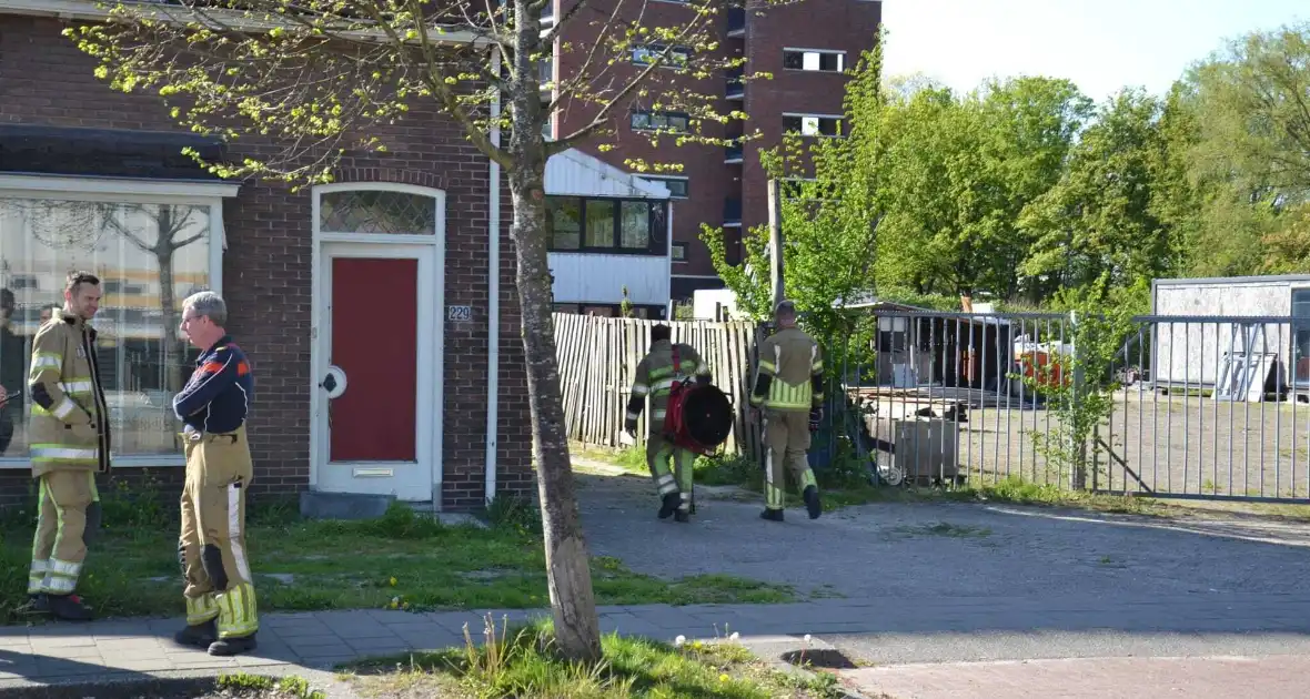 Deur geramd door brandweer bij gasincident - Foto 8
